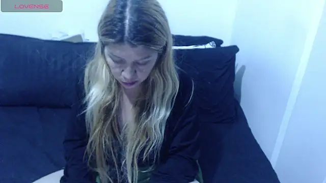 Snapshot of Dulce-Bella chatting on October 6, 8:42 pm Dulce-Bella online show from October 6, 8:42 pm