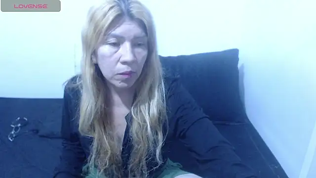 Snapshot of Dulce-Bella chatting on July 5, 7:43 pm Dulce-Bella online show from July 5, 7:43 pm