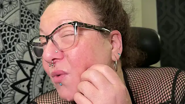 Snapshot of Miss_Phat_Booty chatting on September 27, 1:34 am Miss Phat Booty online show from September 27, 1:34 am