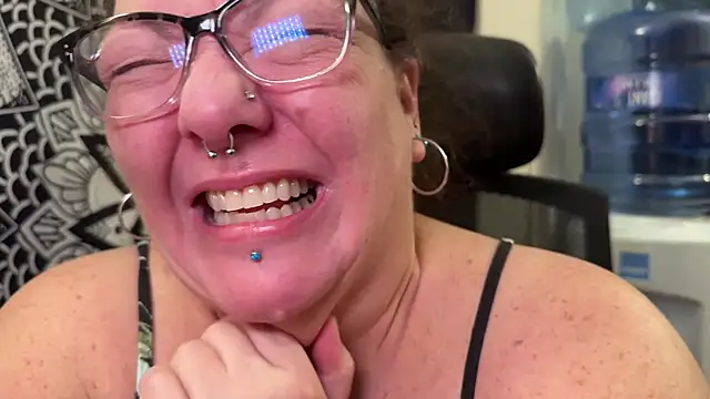 Snapshot of Miss_Phat_Booty chatting on October 28, 2:56 am Miss Phat Booty online show from October 28, 2:56 am