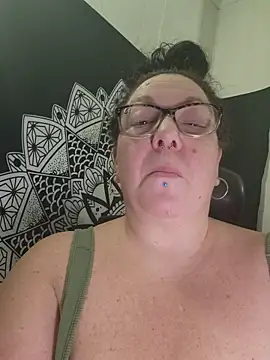 Snapshot of Miss_Phat_Booty chatting on December 20, 3:42 am Miss Phat Booty online show from December 20, 3:42 am