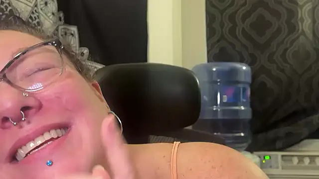 Snapshot of Miss_Phat_Booty chatting on October 7, 1:28 am Miss Phat Booty online show from October 7, 1:28 am