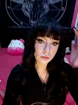 EVILYN online show from December 22, 9:04 pm