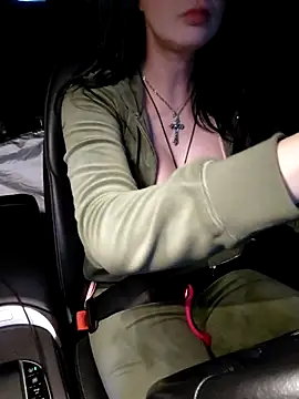 EVILYN online show from April 10, 11:56 pm