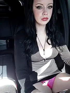 EVILYN online show from March 26, 5:55 pm