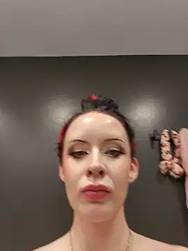 EVILYN online show from March 8, 2:23 am