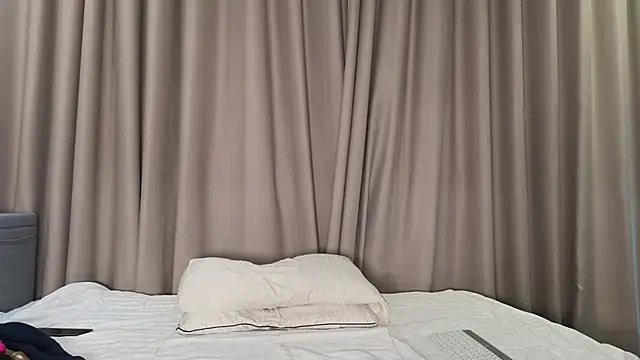 Snapshot of LucyNuty chatting on December 2, 5:53 am LucyNuty online show from December 2, 5:53 am