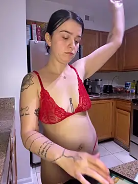Snapshot of joeystaciee chatting on June 6, 1:33 am joeystaciee online show from June 6, 1:33 am