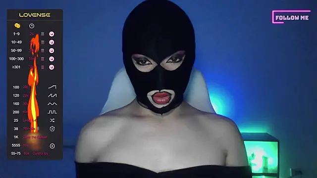 Snapshot of Bigfemblue chatting on November 6, 12:14 am Bigfemblue online show from November 6, 12:14 am