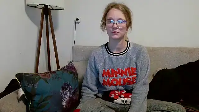 little-leni online show from March 19, 7:25 pm