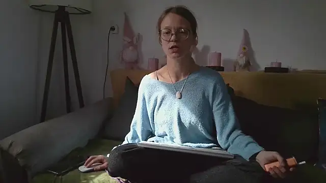 little-leni online show from February 16, 10:14 am