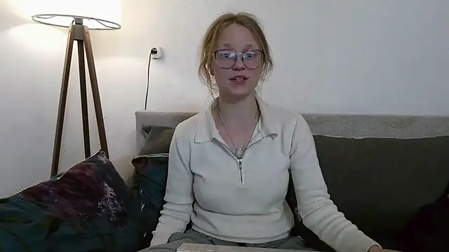 little-leni online show from April 8, 8:21 pm