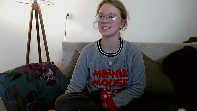 little-leni online show from March 31, 6:32 pm