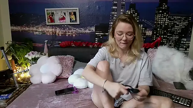 little-leni online show from February 25, 10:48 am