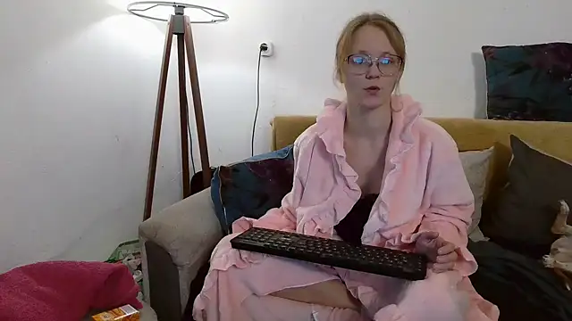 little-leni online show from November 12, 8:12 pm