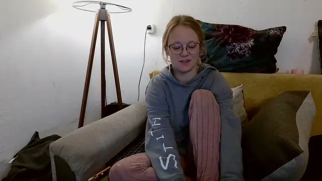 little-leni online show from January 16, 9:52 pm