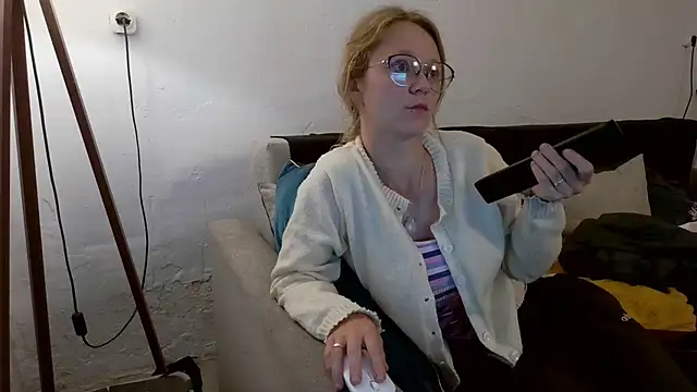 little-leni online show from June 2, 7:14 pm