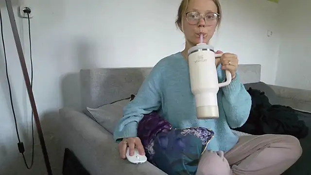 little-leni online show from April 28, 7:02 am