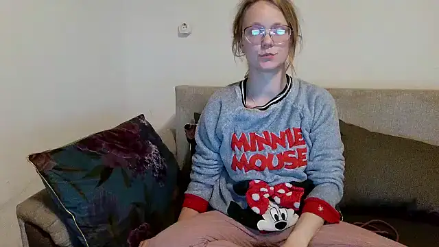 little-leni online show from April 16, 6:52 pm