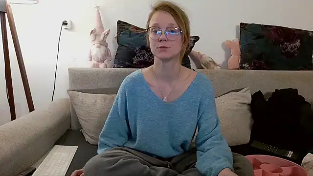 little-leni online show from March 6, 9:43 pm