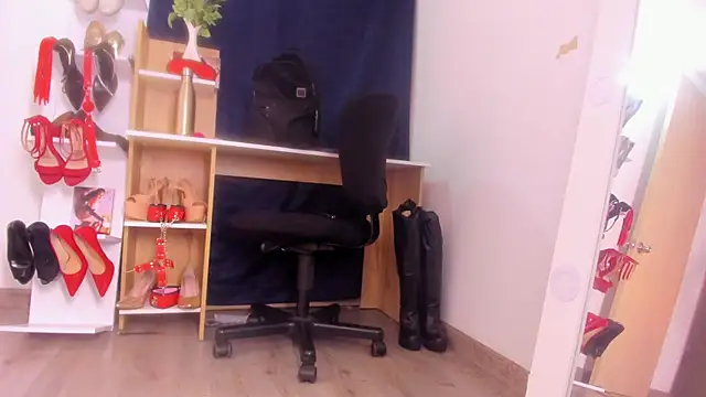 Snapshot of MIss_Kendall_ chatting on November 16, 1:54 am MIss Kendall online show from November 16, 1:54 am