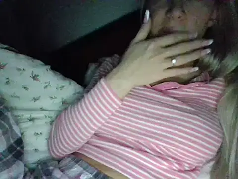 Snapshot of suuzykiss chatting on February 2, 10:17 pm suuzykiss online show from February 2, 10:17 pm