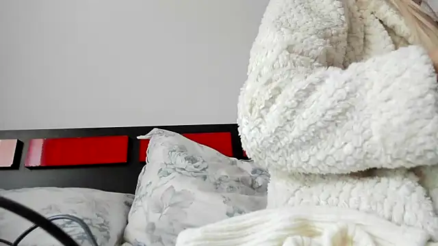 Snapshot of suuzykiss chatting on February 12, 6:19 am suuzykiss online show from February 12, 6:19 am