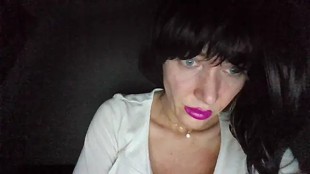 Snapshot of suuzykiss chatting on March 7, 10:21 pm suuzykiss online show from March 7, 10:21 pm