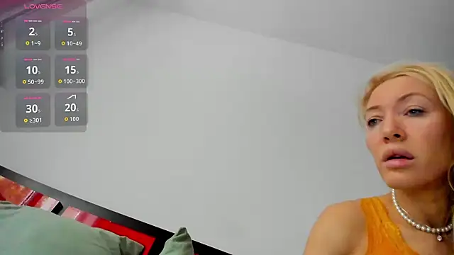 Snapshot of suuzykiss chatting on October 16, 5:16 am suuzykiss online show from October 16, 5:16 am