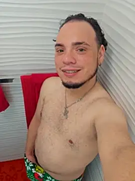 Snapshot of latinoflpr chatting on December 1, 5:52 am latinoflpr online show from December 1, 5:52 am