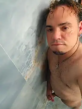 Snapshot of latinoflpr chatting on September 28, 3:24 am latinoflpr online show from September 28, 3:24 am