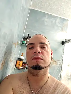 Snapshot of latinoflpr chatting on October 22, 12:21 am latinoflpr online show from October 22, 12:21 am