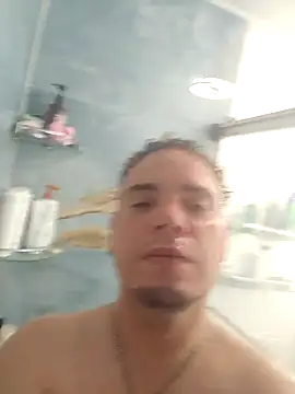 Snapshot of latinoflpr chatting on September 18, 12:24 am latinoflpr online show from September 18, 12:24 am