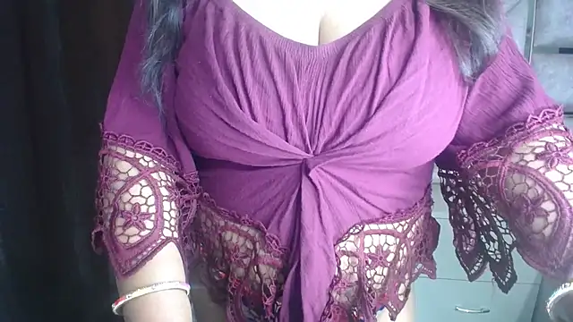 Snapshot of Shanvi_ chatting on November 3, 1:58 pm Shanvi online show from November 3, 1:58 pm