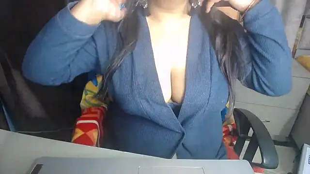 Snapshot of Shanvi_ chatting on November 18, 7:06 pm Shanvi online show from November 18, 7:06 pm