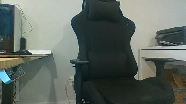 Snapshot of Bloopers66 chatting on May 12, 12:55 pm Bloopers66 online show from May 12, 12:55 pm