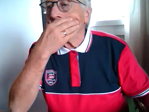 Snapshot of johnjohn622662 chatting on September 23, 12:23 pm johnjohn622662 online show from September 23, 12:23 pm