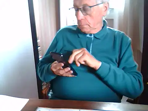 Snapshot of johnjohn622662 chatting on September 17, 3:25 pm johnjohn622662 online show from September 17, 3:25 pm