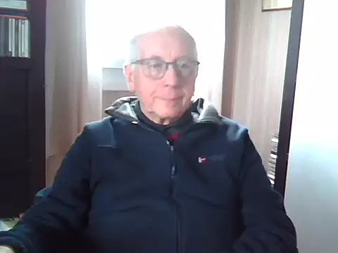 Snapshot of johnjohn622662 chatting on April 3, 2:01 pm johnjohn622662 online show from April 3, 2:01 pm