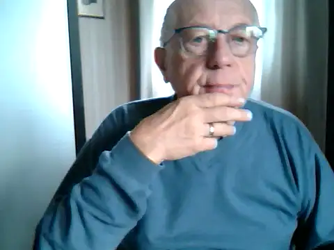 Snapshot of johnjohn622662 chatting on October 2, 7:45 am johnjohn622662 online show from October 2, 7:45 am