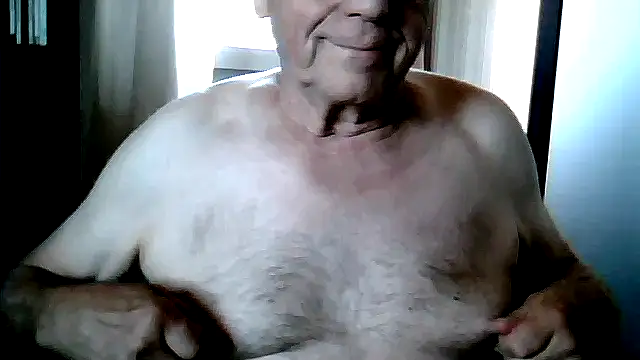 Snapshot of johnjohn622662 chatting on June 17, 3:00 pm johnjohn622662 online show from June 17, 3:00 pm