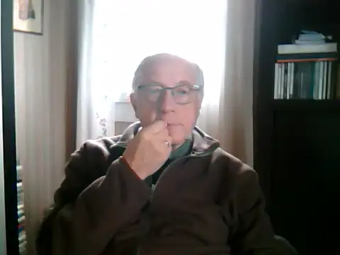 Snapshot of johnjohn622662 chatting on September 20, 9:47 am johnjohn622662 online show from September 20, 9:47 am