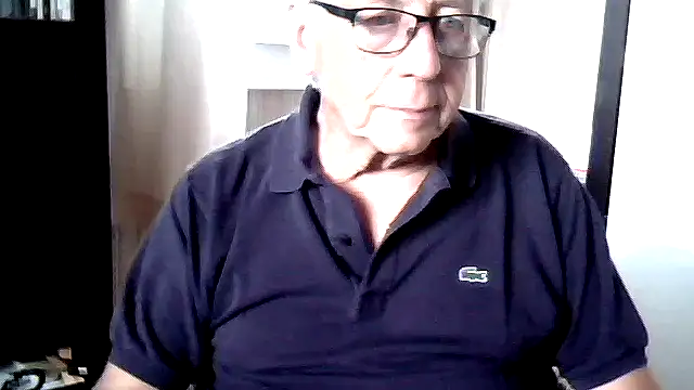 Snapshot of johnjohn622662 chatting on June 16, 2:06 pm johnjohn622662 online show from June 16, 2:06 pm