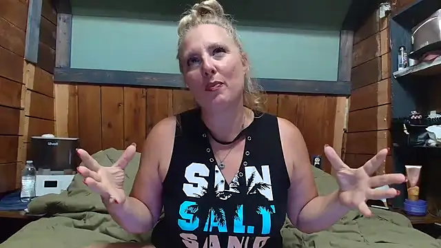 Snapshot of lisaxlovexxx chatting on July 6, 1:45 am lisaxlovexxx online show from July 6, 1:45 am