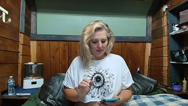 lisaxlovexxx online show from March 25, 3:22 pm