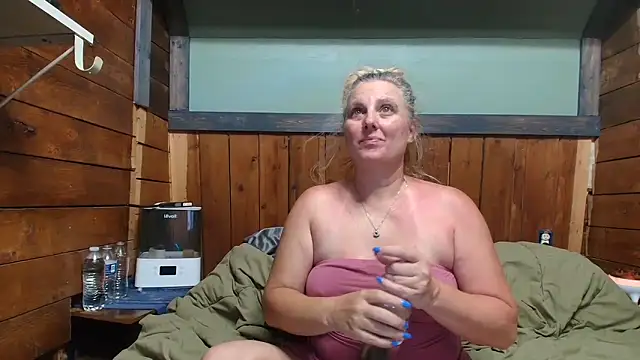 Snapshot of lisaxlovexxx chatting on June 14, 3:19 am lisaxlovexxx online show from June 14, 3:19 am