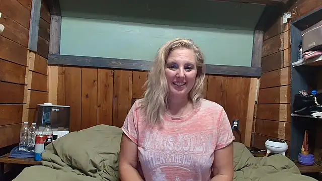 Snapshot of lisaxlovexxx chatting on July 16, 3:36 am lisaxlovexxx online show from July 16, 3:36 am