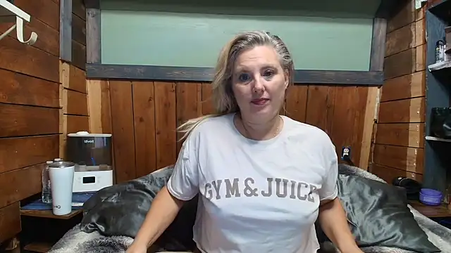 lisaxlovexxx online show from May 20, 3:31 pm