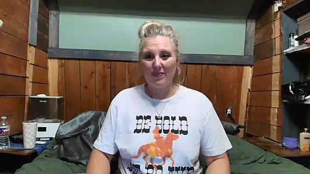 lisaxlovexxx online show from April 18, 4:15 am