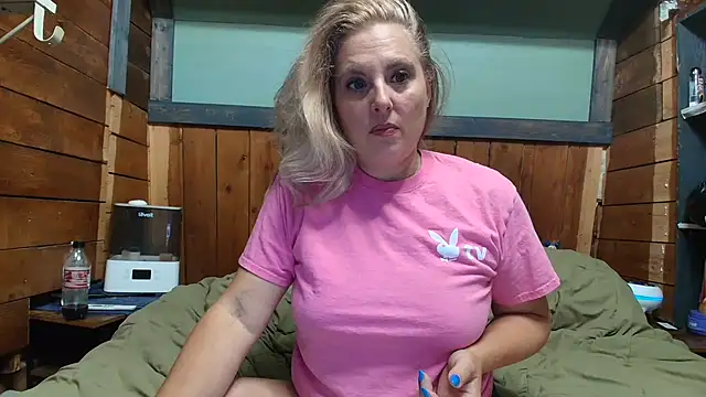 Snapshot of lisaxlovexxx chatting on June 22, 8:06 pm lisaxlovexxx online show from June 22, 8:06 pm